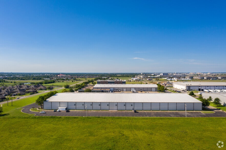More Photos Of 8121 Mid America Blvd, Oklahoma City Distribution For Lease