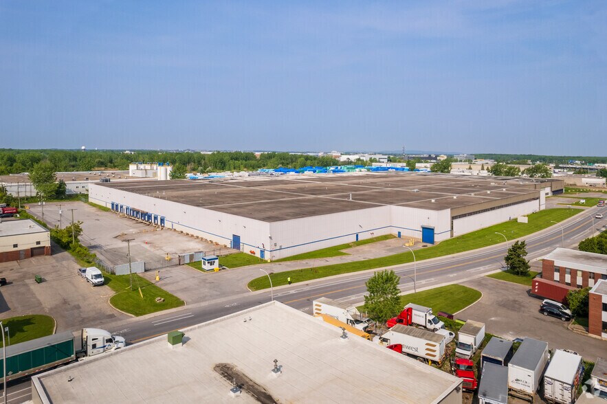 More Photos Of 2000 Rue Halpern, Montréal Distribution For Lease