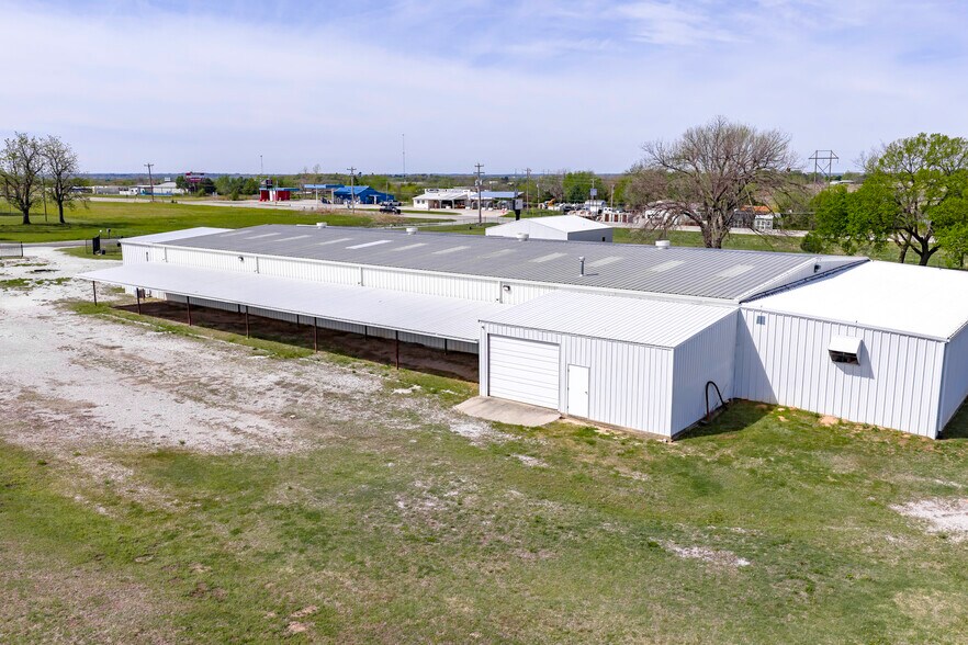 More Photos Of 6121 Highway 177, Shawnee Warehouse For Lease