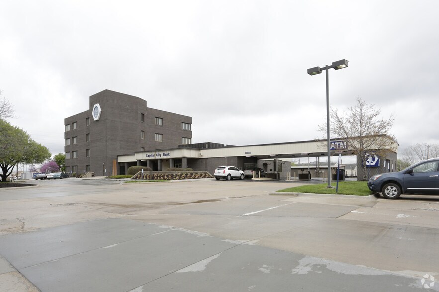 More Photos Of 3706 SW Topeka Blvd, Topeka Office For Lease