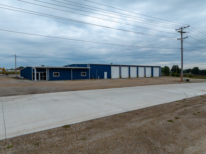 More Photos Of 4701 S Limit Ave, Sedalia Warehouse For Lease