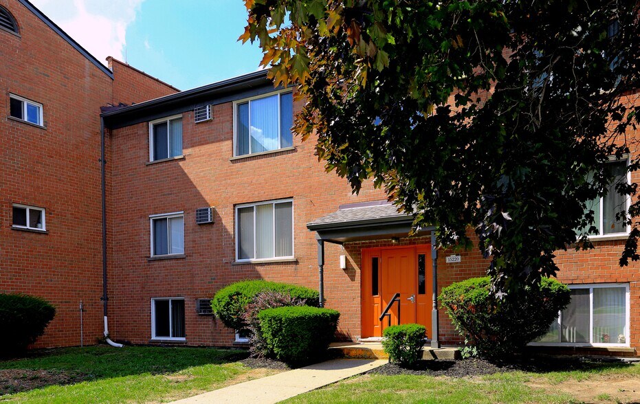 More Photos Of 25500 Greenfield Rd, Oak Park Apartments For Sale