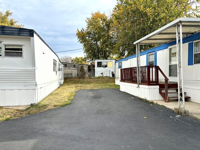 More Photos Of Reagan Drive, Eureka Manufactured Housing Mobile Home Park For Sale