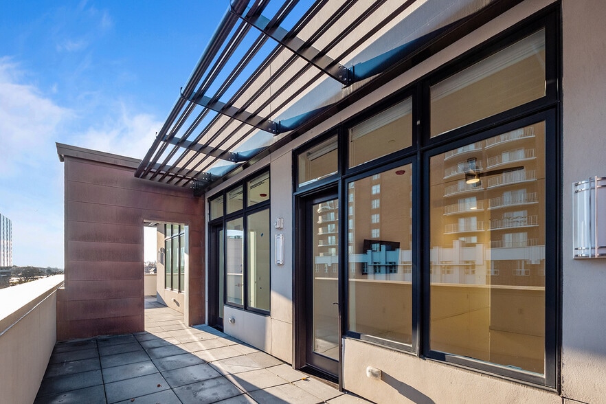 More Photos Of 400 S Old Woodward Ave, Birmingham Apartments For Sale