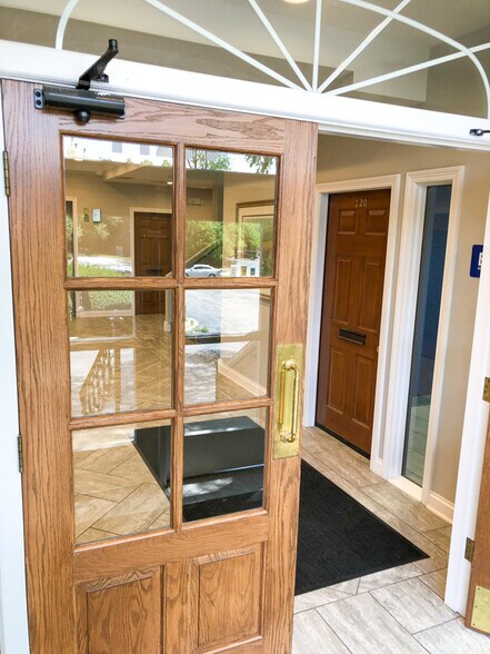 More Photos Of 1121 E Main St, St Charles Office Residential For Lease