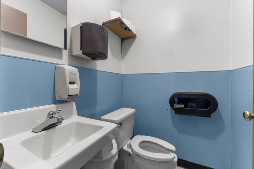 More Photos Of 24101 W Warren St, Dearborn Heights Freestanding For Sale