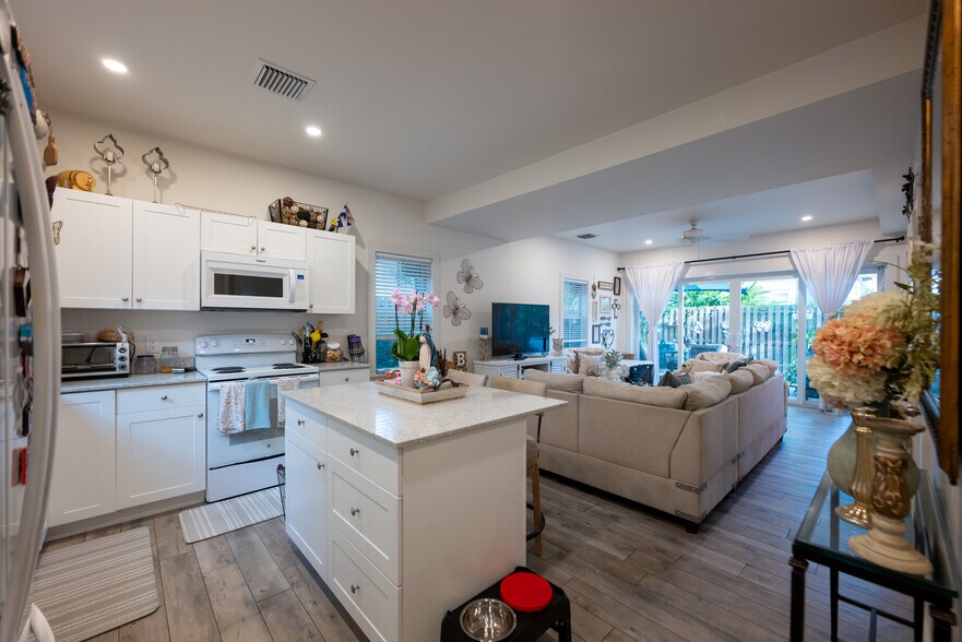 More Photos Of 1028 Truman Ave, Key West Storefront Retail Residential For Sale