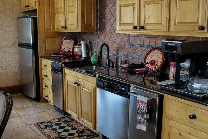More Photos Of 404 Wynn Dr, Jacksonville Loft Creative Space For Sale