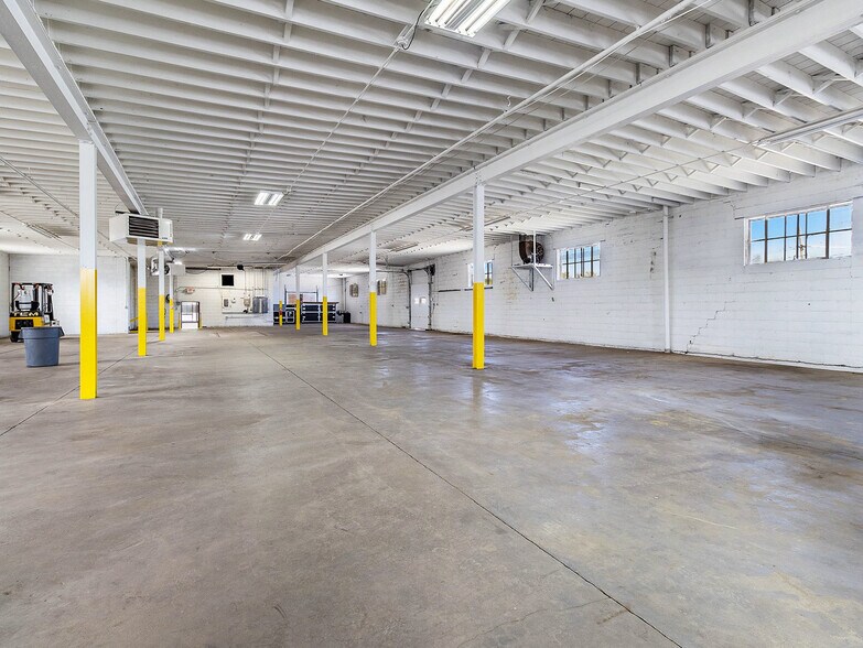 More Photos Of 200 E Broadway St, Three Rivers Manufacturing For Lease