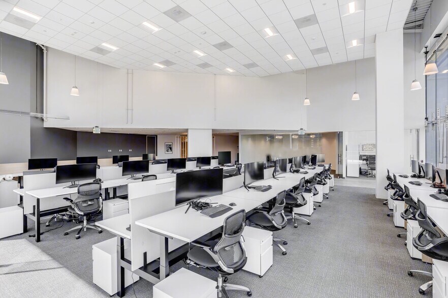 More Photos Of 1801 Century Park E, Los Angeles Office For Lease