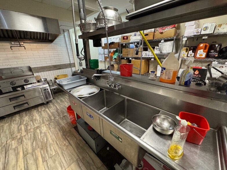 More Photos Of 39-21 Bell Blvd, Bayside Storefront Retail Office For Lease