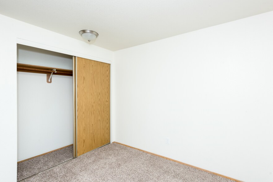 More Photos Of 2628 NE Red Sunset Dr, Gresham Apartments For Sale