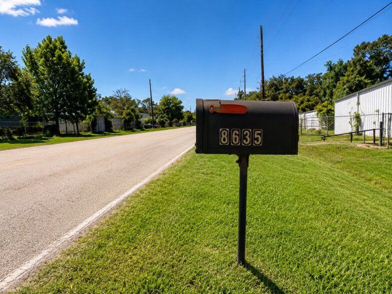 More Photos Of 8635 E Mt Houston Rd, Houston Warehouse For Lease