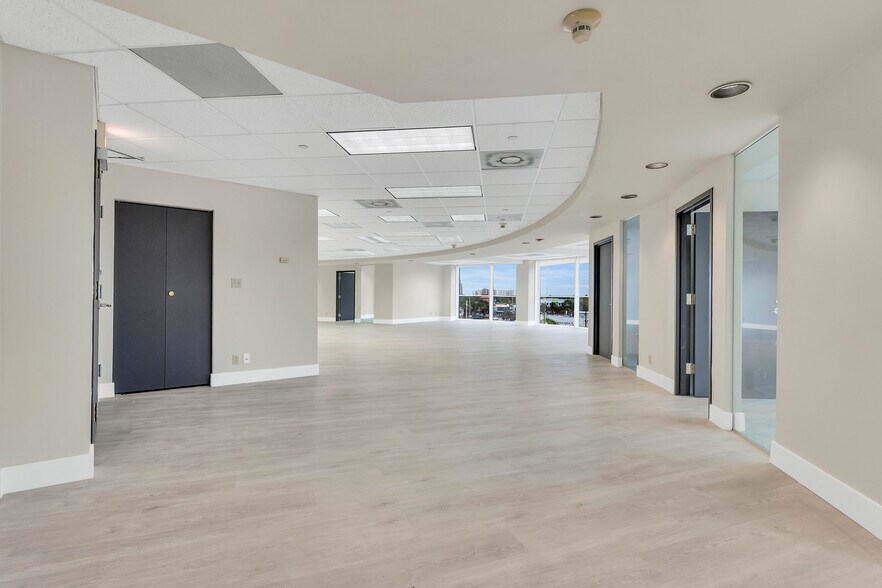 More Photos Of 3333 N Federal Hwy, Oakland Park Unknown For Lease