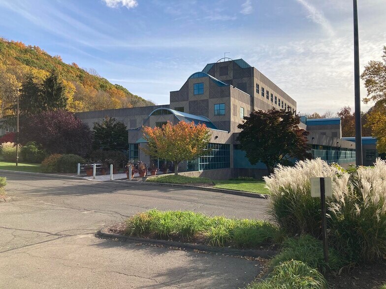 More Photos Of 71 Deerfield Ln, Meriden Office For Sale