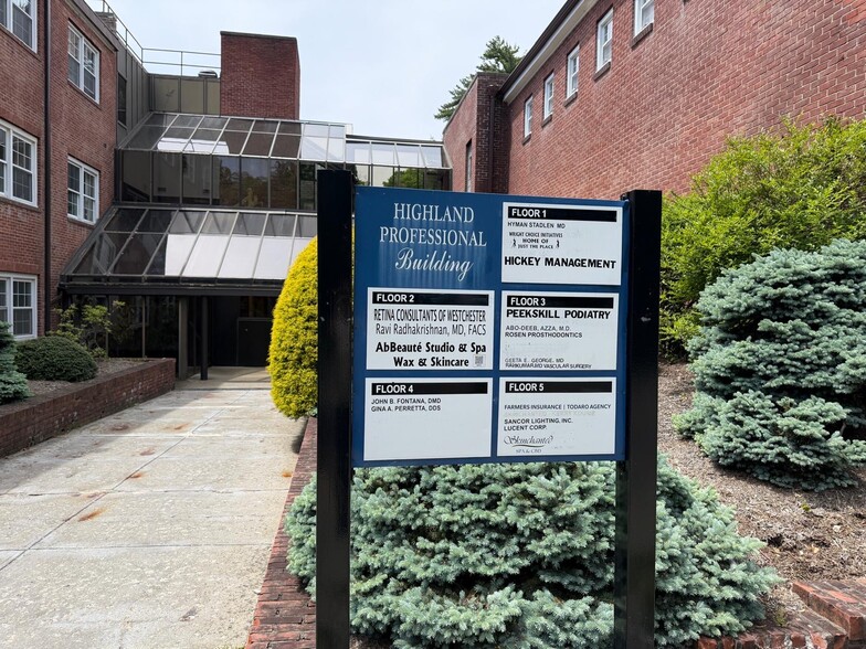 Primary Photo Of 2 Stowe Rd, Peekskill Medical For Lease