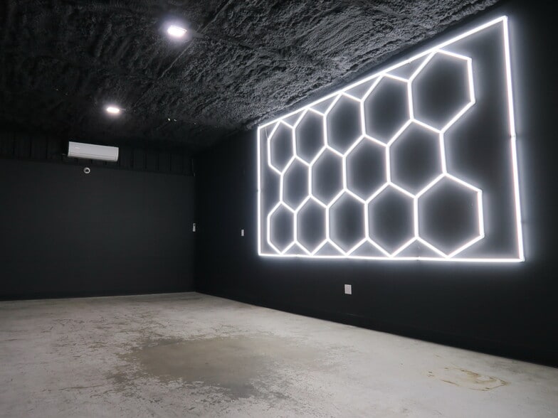 More Photos Of 5830 Star Ln, Houston Light Distribution For Lease