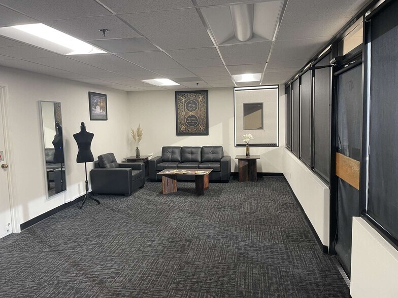 More Photos Of 21910-21968 NE Glisan St, Gresham Unknown For Lease