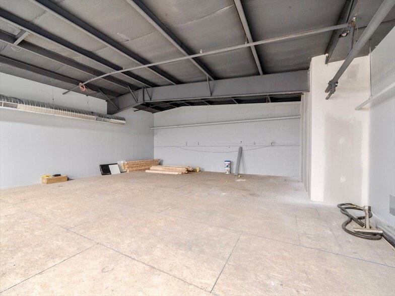 More Photos Of 465 W Commercial St, East Rochester Warehouse For Lease