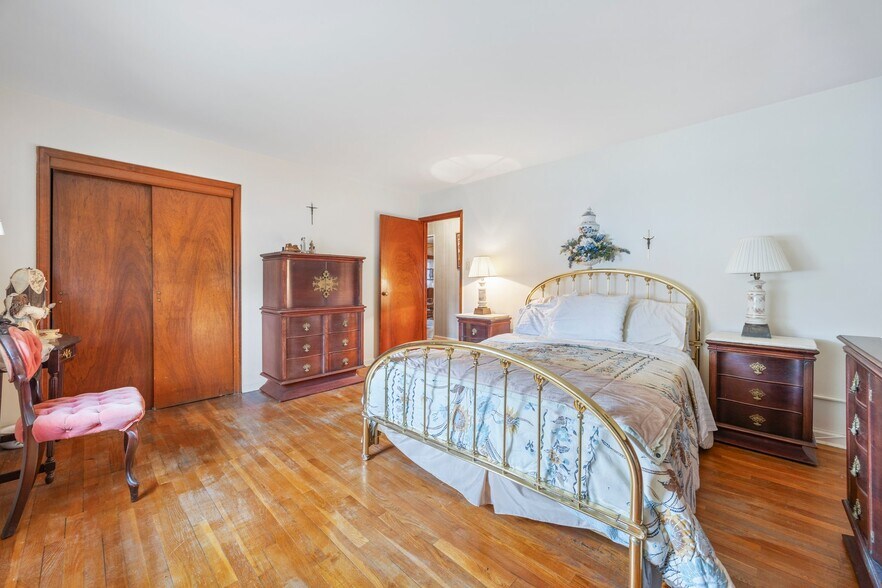 More Photos Of 15744 97th St, Howard Beach Multifamily For Sale