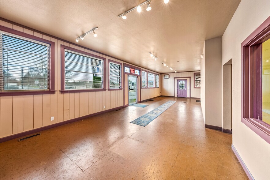 More Photos Of 211 Front St, Central Point General Retail For Sale