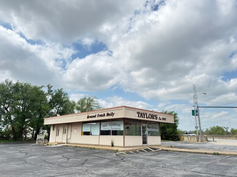 More Photos Of 139 Memorial Plz, Springfield Restaurant For Sale