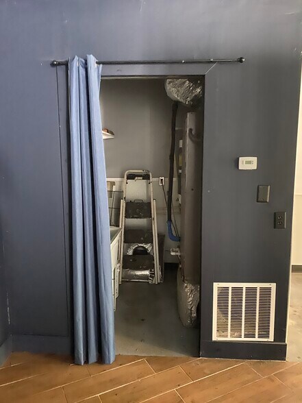 More Photos Of 210 Flat Shoals Ave SE, Atlanta Freestanding For Sale