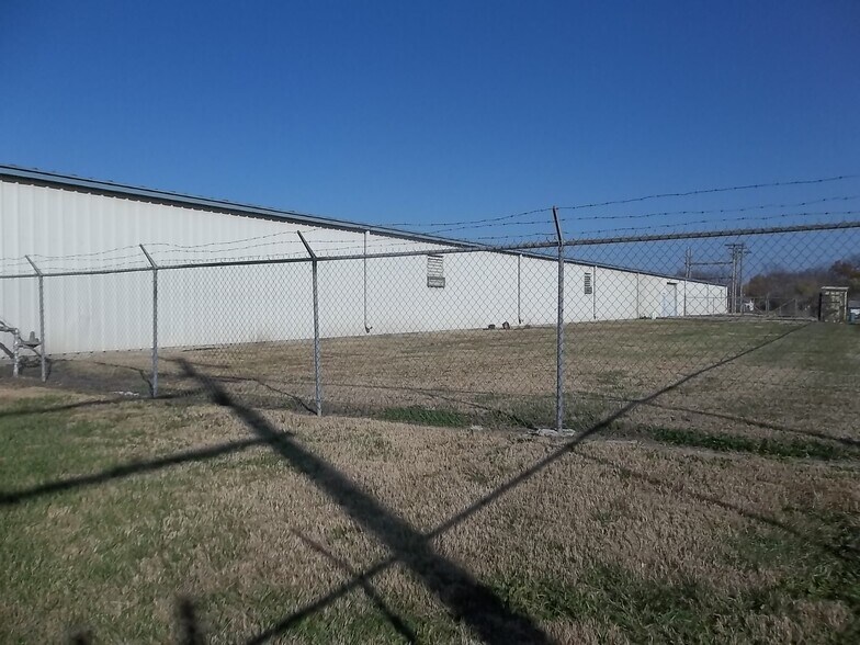 More Photos Of 1250 Tank Street, Neodesha Industrial For Sale