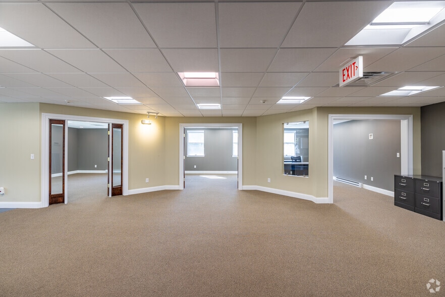 More Photos Of 100 Quarry Rd, Hamburg Medical For Lease