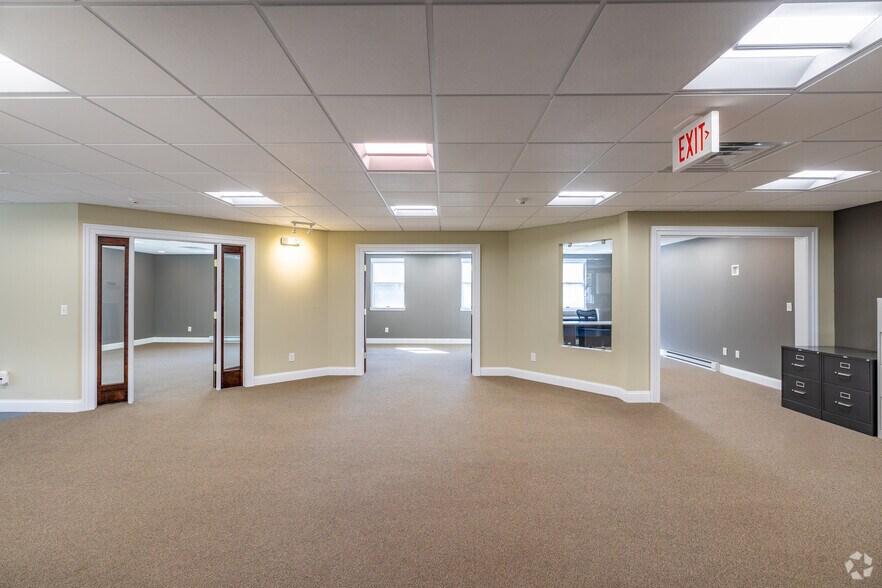 More Photos Of 100 Quarry Rd, Hamburg Medical For Lease