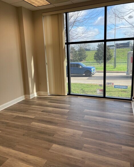 More Photos Of 715 N Church St, Charlotte Office For Sale