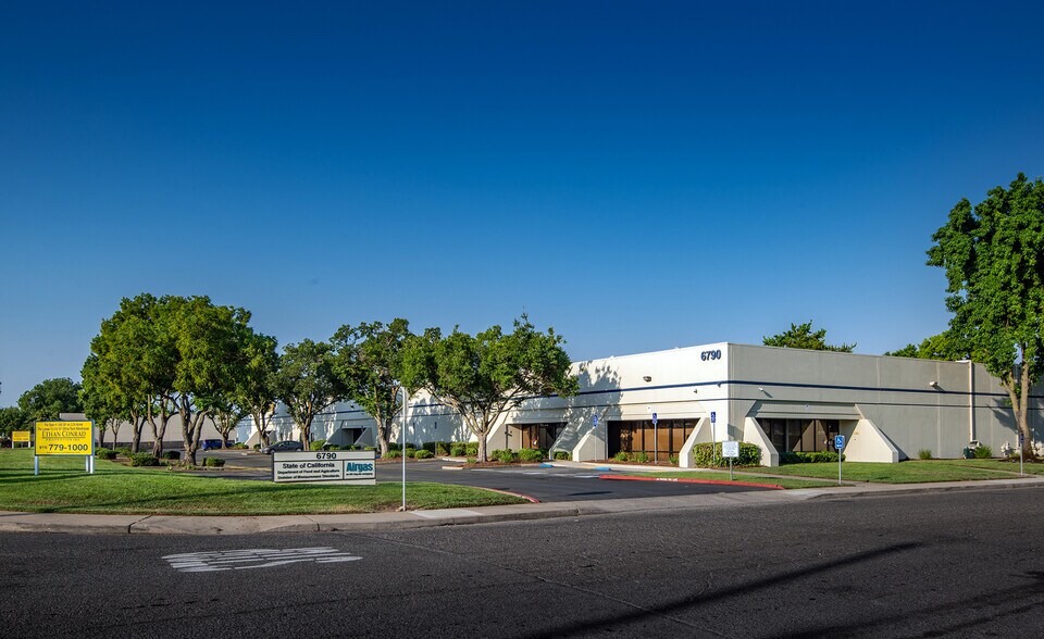 More Photos Of 6790 Florin Perkins Rd, Sacramento Light Distribution For Sale