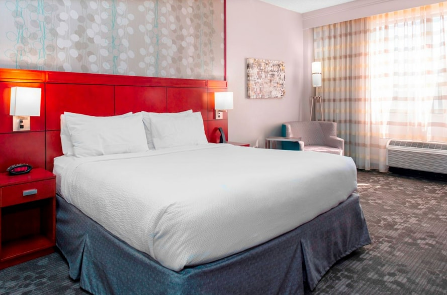 More Photos Of 1721 E Central Texas Expy, Killeen Hotel For Sale
