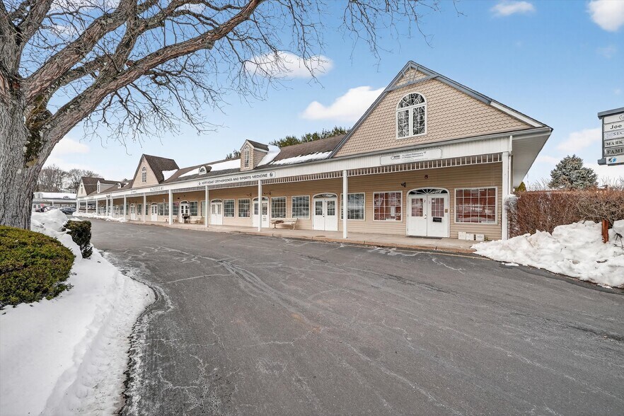 More Photos Of 24-26 Liberty Square Mall, Stony Point Office For Sale