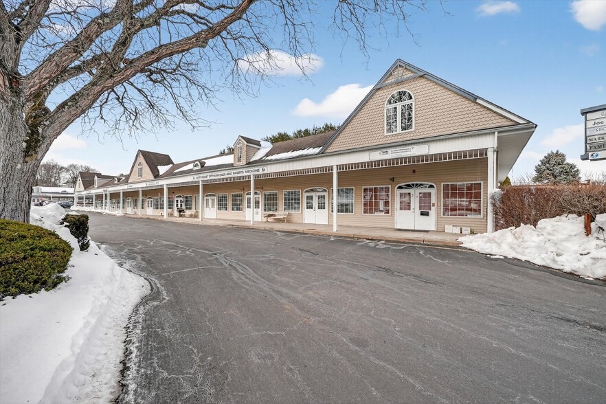 More Photos Of 24-26 Liberty Square Mall, Stony Point Office For Sale