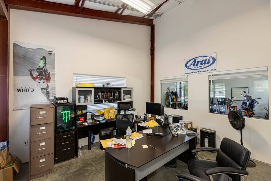 More Photos Of 3480 Petaluma Blvd N, Petaluma Self Storage For Sale