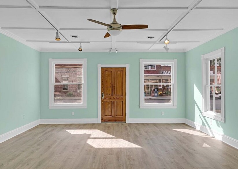 More Photos Of 55 Cross St, Urbanna General Retail For Sale