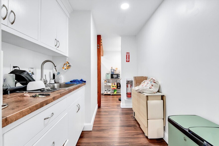 More Photos Of 1049 Main St, West Barnstable Medical For Sale