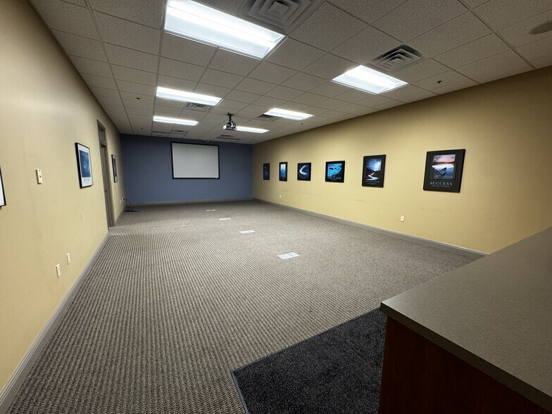 More Photos Of 12290 Crystal Commerce Loop, Fort Myers Flex For Lease