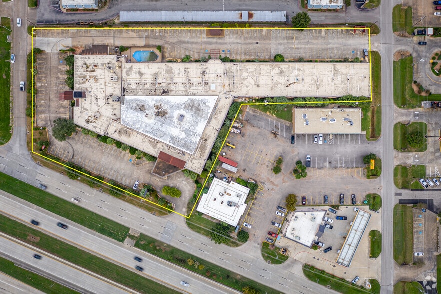 More Photos Of 925 Highway 332, Lake Jackson Hotel For Sale