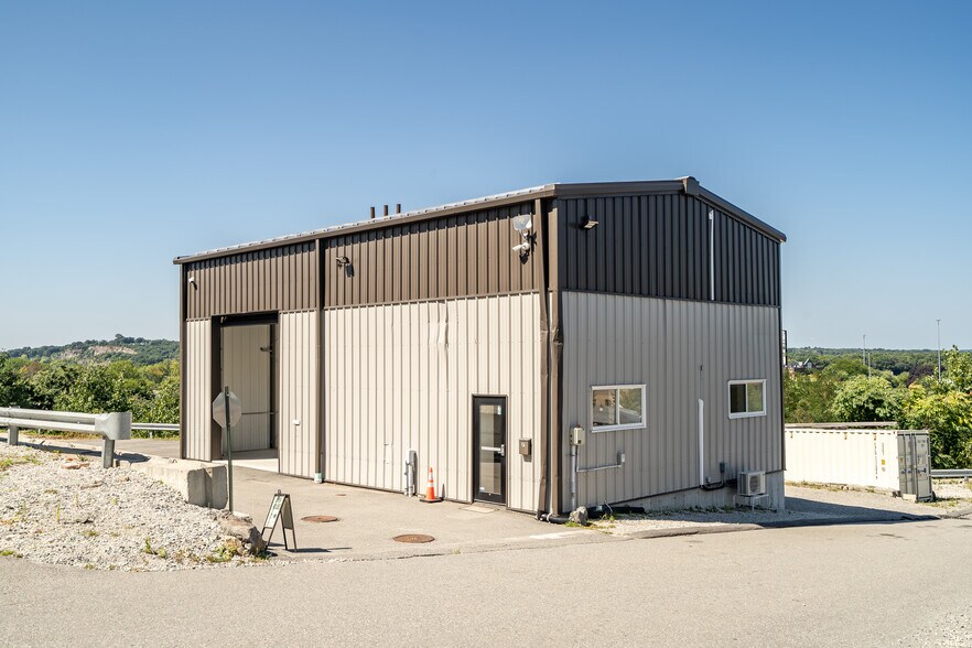 More Photos Of 7 Adam Rd, Stoneham Unknown For Lease