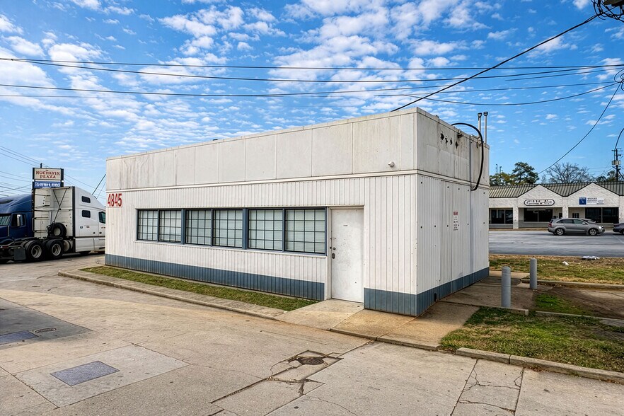 More Photos Of 4845 Memorial Dr, Stone Mountain Office For Lease