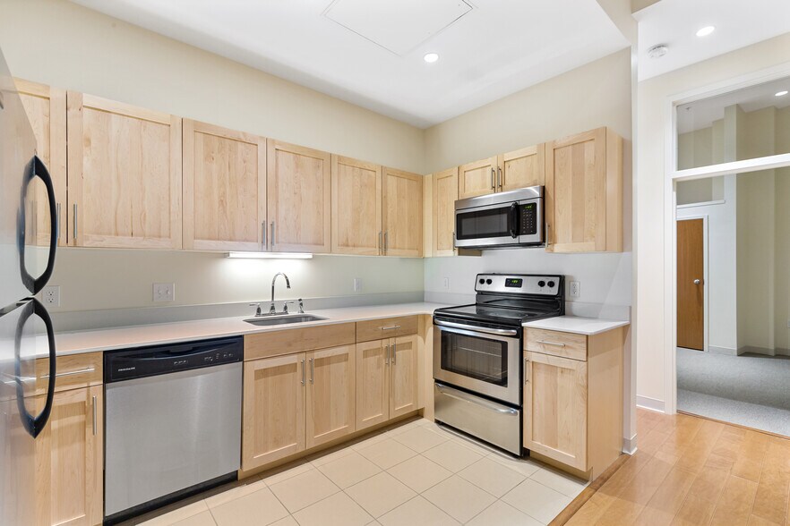 More Photos Of 407 Washington St, Boston Apartments For Sale