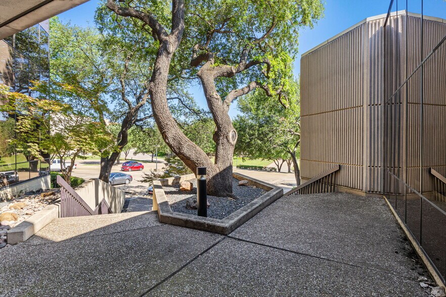 More Photos Of 4545 Fuller Dr, Irving Office Residential For Lease