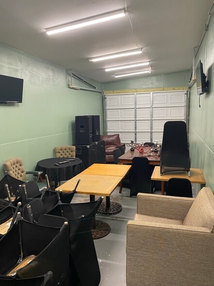 More Photos Of 136 Beattie St, Syracuse Flex For Sale