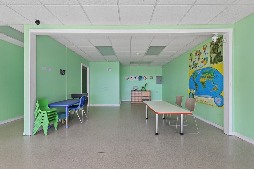 More Photos Of 772 Foxridge Center Dr, Orange Park Office For Sale