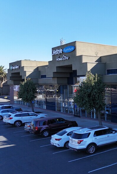 More Photos Of 21 E Shaw Ave, Fresno Unknown For Lease