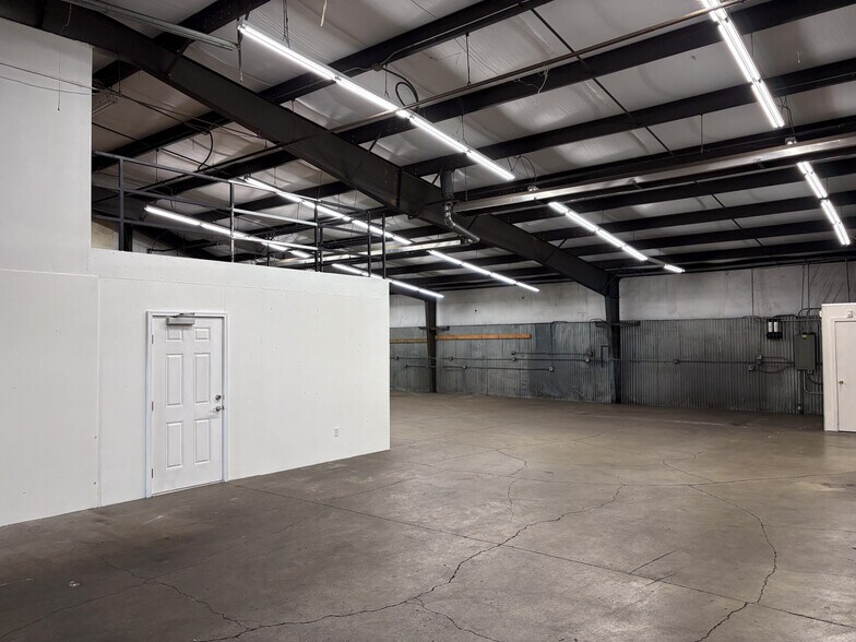 More Photos Of 3431 SE River Rd, Hillsboro Industrial For Sale