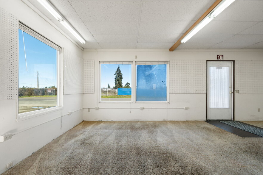 More Photos Of 503 S 3rd Ave, Sequim Flex For Lease