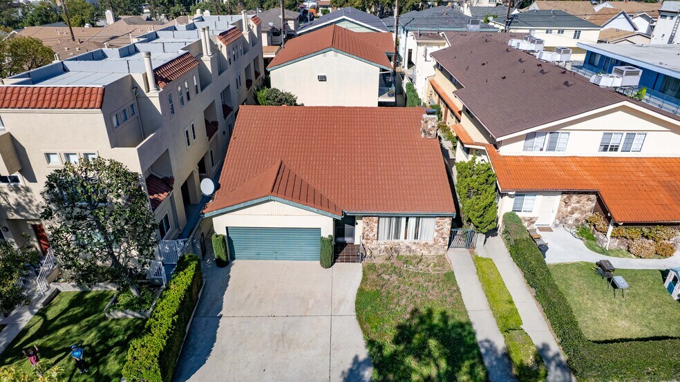 More Photos Of 723 E Tujunga Ave, Burbank Multifamily For Sale